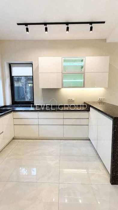 Продається будинок 243 м² + 10 соток у Биковні — з ремонтом, меблями та технікою
