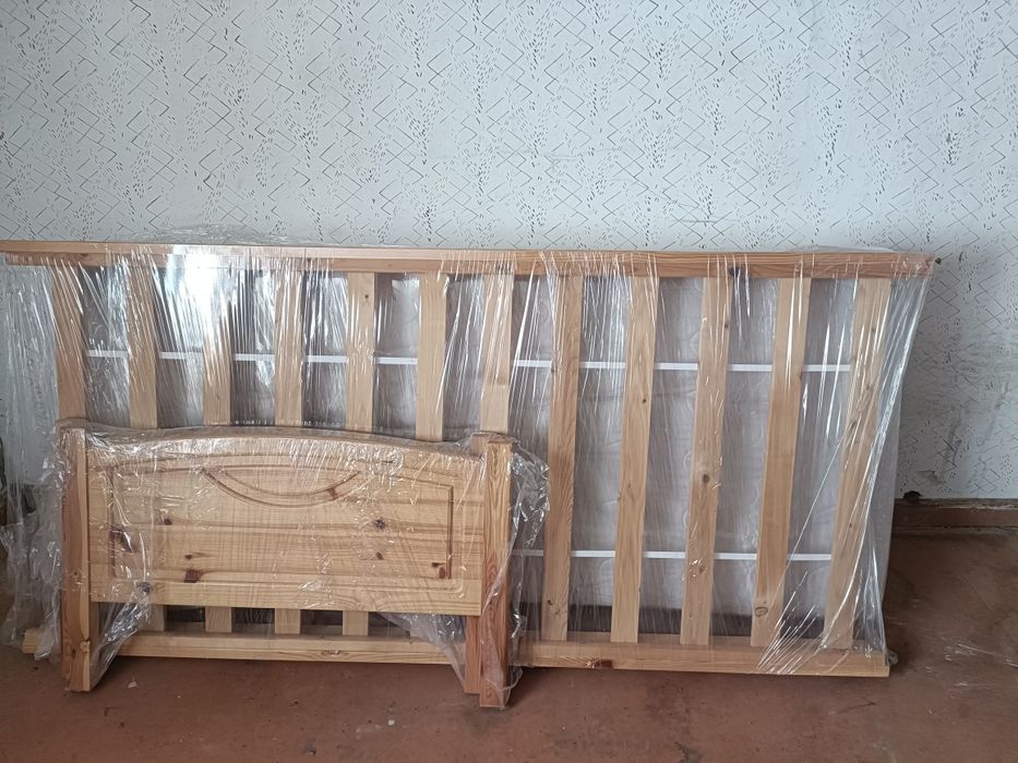 Łóżko sosnowe  z materacem 90x200