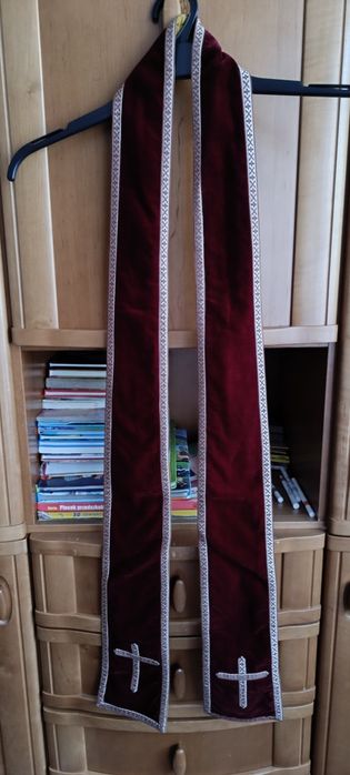 Kapłanska stuła czerwona