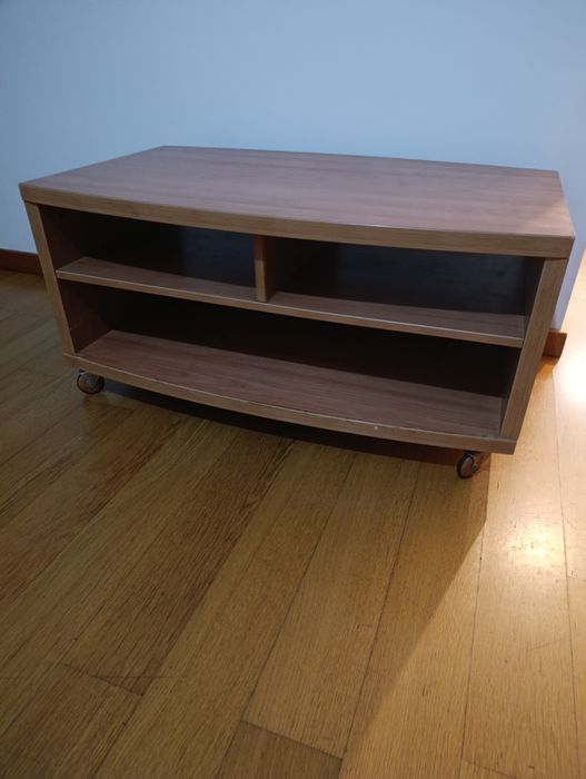 Móvel para tv com rodas