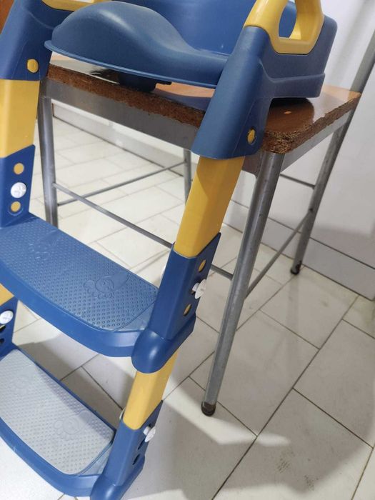 Assento sanitário infantil tipo escada auxiliar