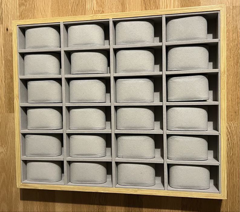 Caixa de exposicão/arrumação de 24 relógios