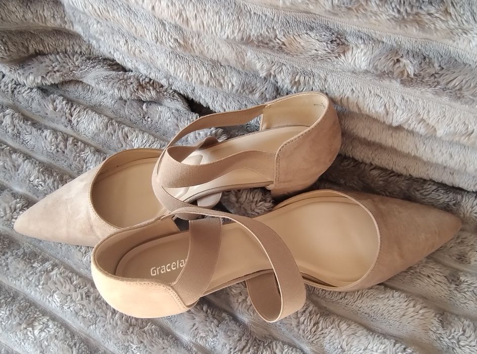 Zamszowe Sandały na słupku 41