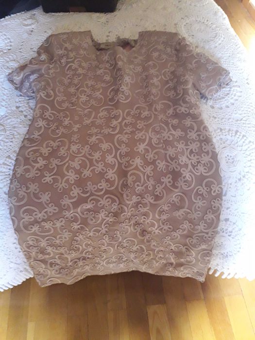 Vestido em renda, usado,  em bom estado