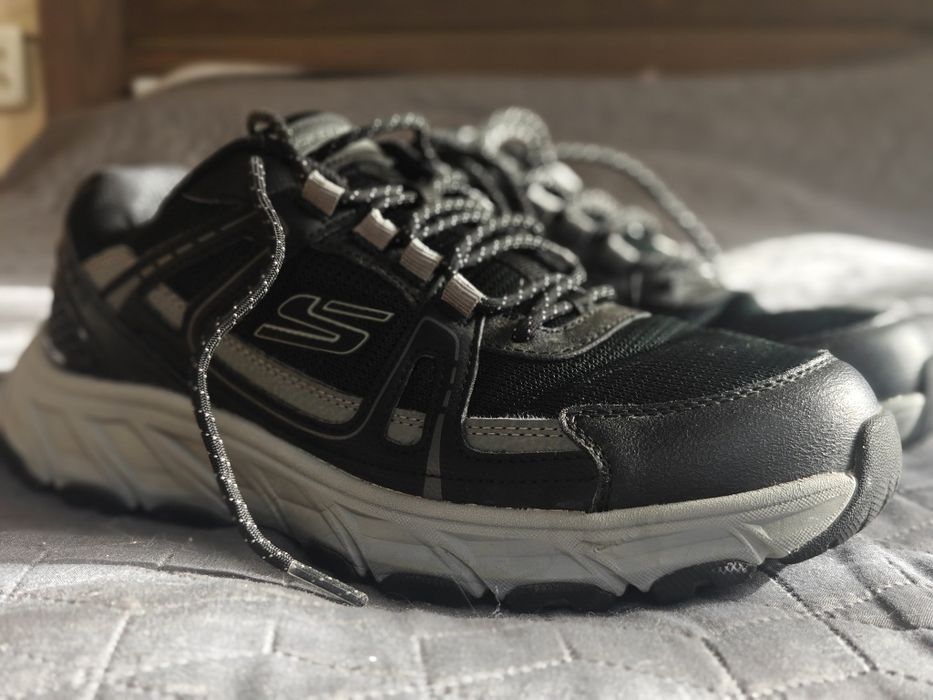кросівки sketchers