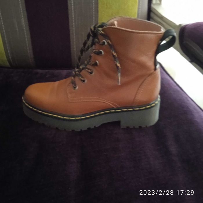 Botas camel em pele da Riuka