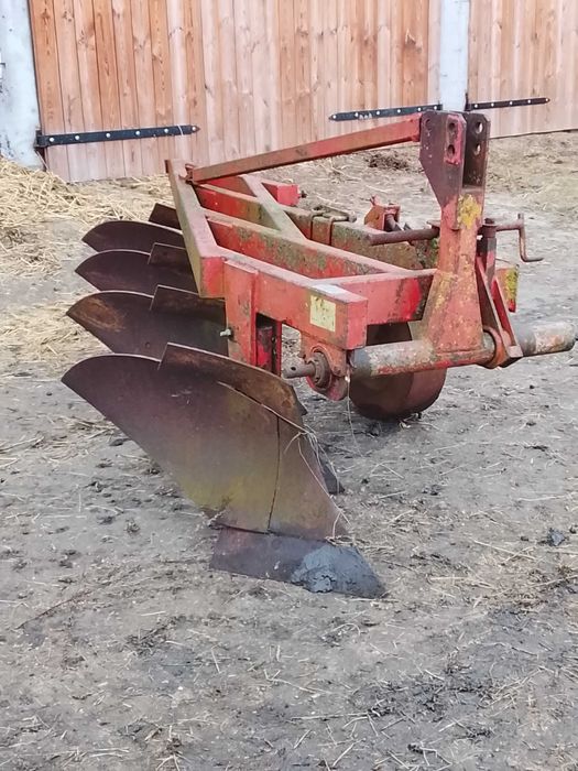 Pług 4 skibowy zagonowy Akpil Unia Agro-Masz zaorał 50ha od nowości