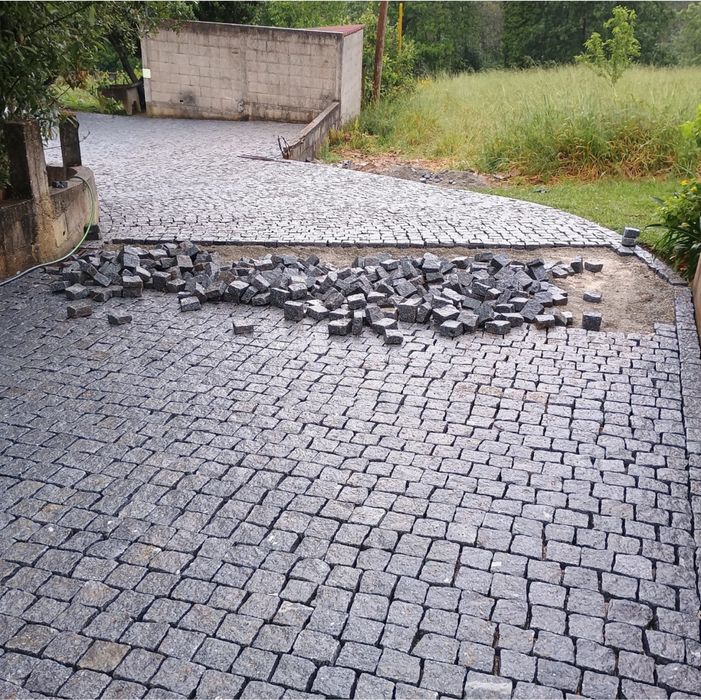 Calcadas e pave e muros pedra