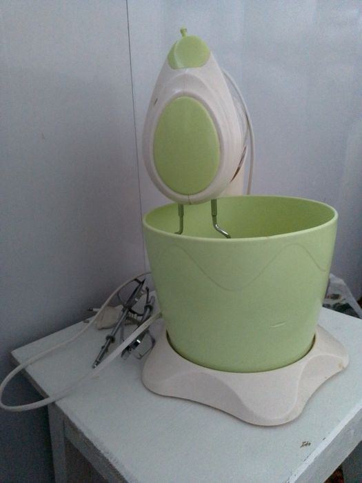 Продам блендер неробочий на запчастини фірми Maestro