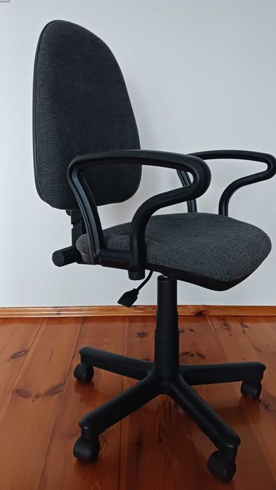 krzesło biurowe szare