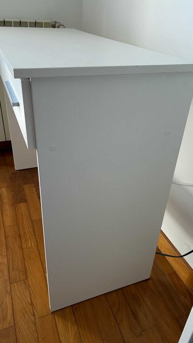 Secretária com gaveta