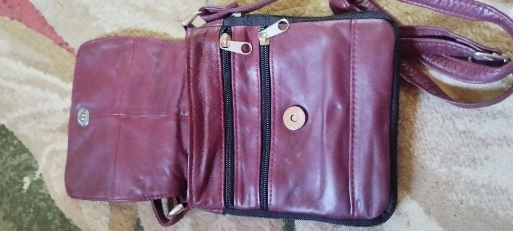 Маленька шкіряна сумочка