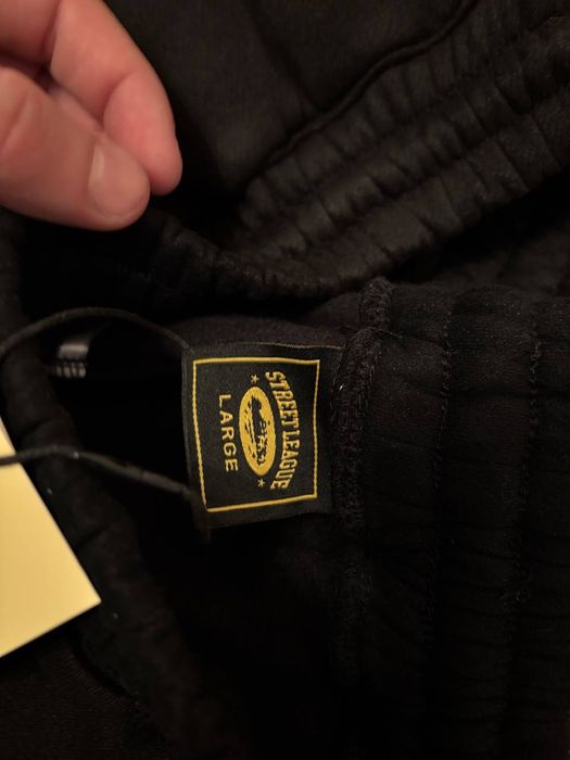 Шорти Corteiz в кольорах чорний та сірий