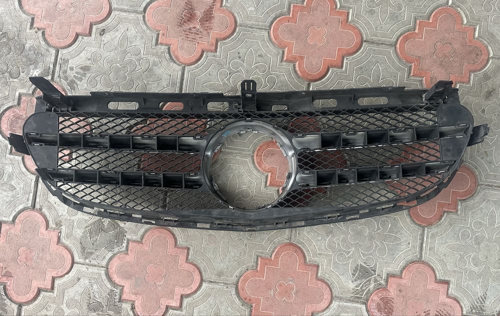 Решітка радіатора Mercedes E W212