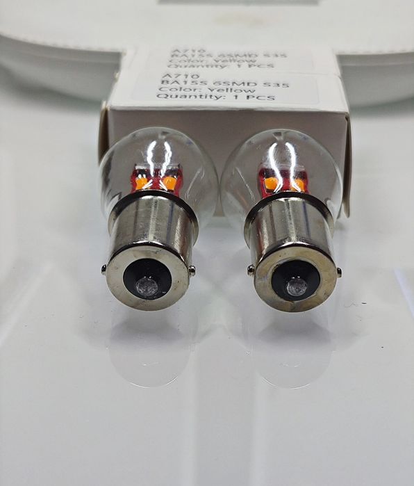 2 lâmpadas leds amarelos BA15S P21W (pinos alinhados)