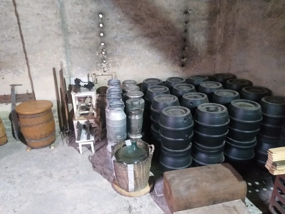 Taborety siedziska z beczek po piwie