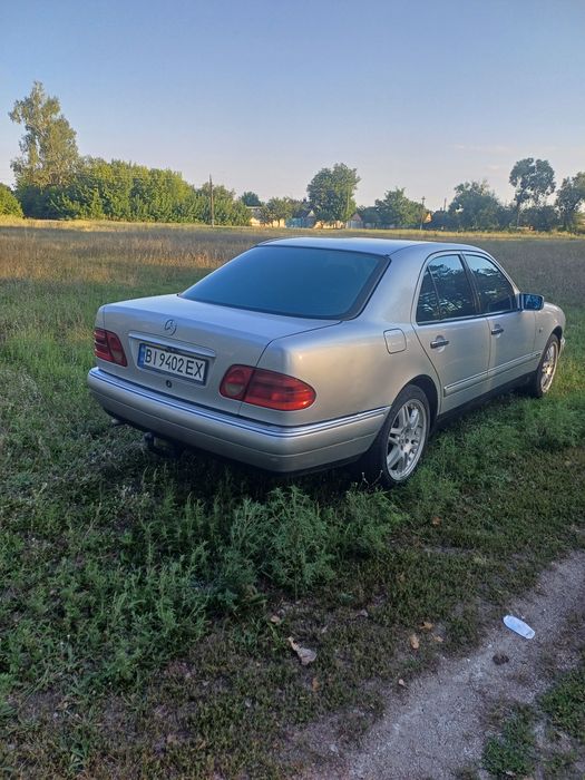Mercedes Bens E-250