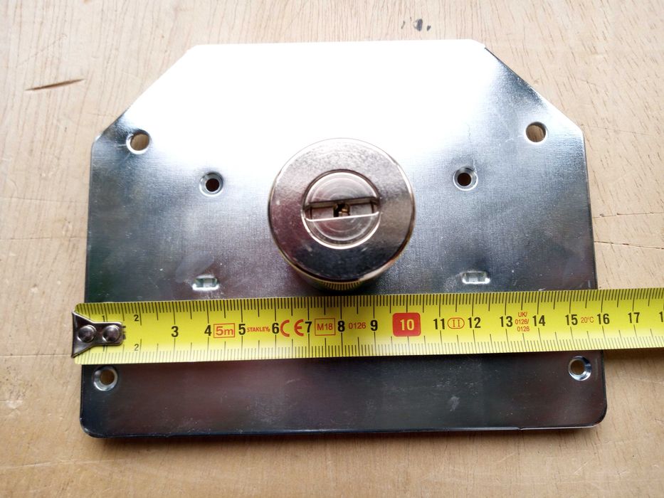 Fechadura como nova, para desocupar.