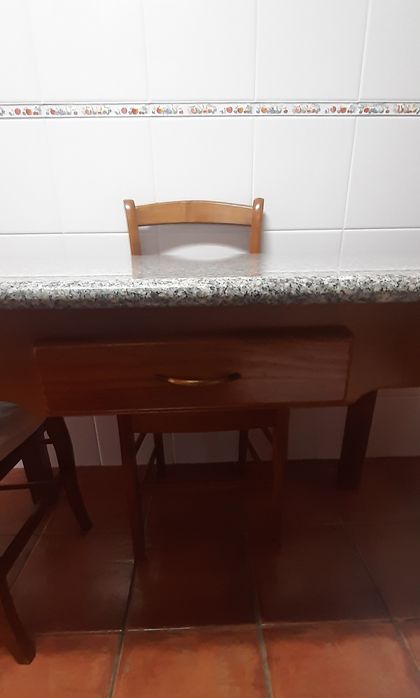 Mesa de cozinha + 4 cadeiras