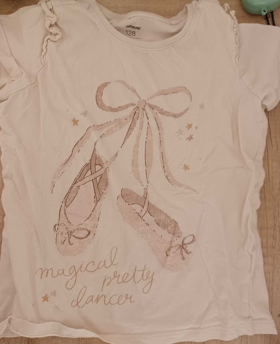 T-shirt z nadrukiem baletek Sinsay