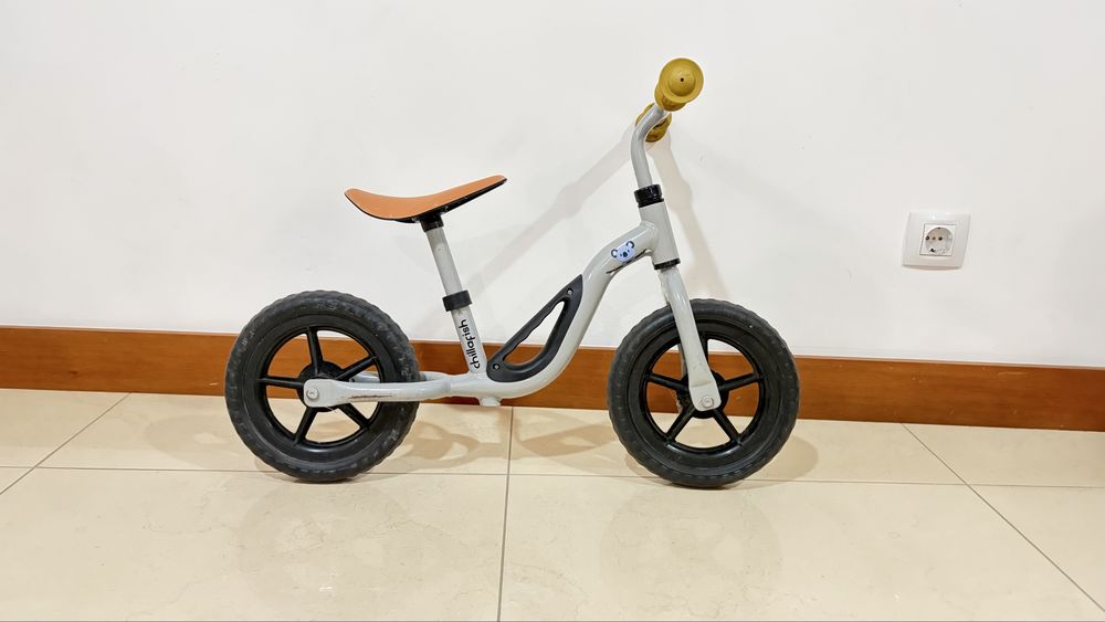 Bicicleta Equilíbrio Chillafish Charlie Cinza