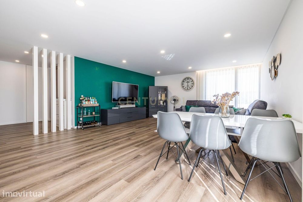 Moradia T4 Moderna com Piscina Aquecida e Jacuzzi a 15 Minutos da Prai