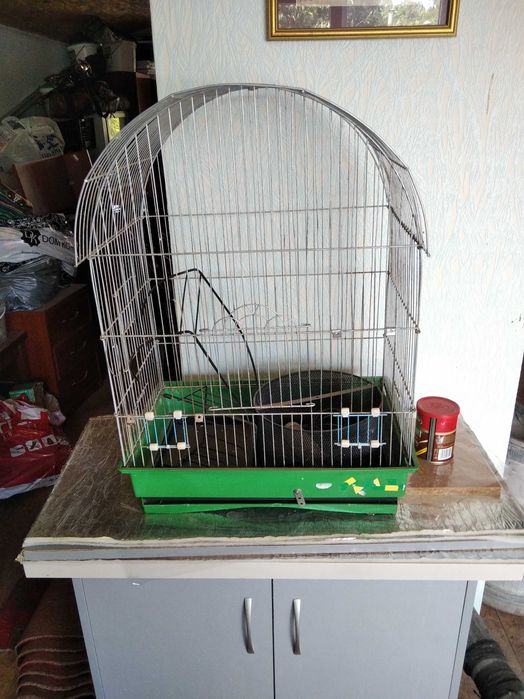 Продам клетки для попугаев и хомяков а хорошем состоянии