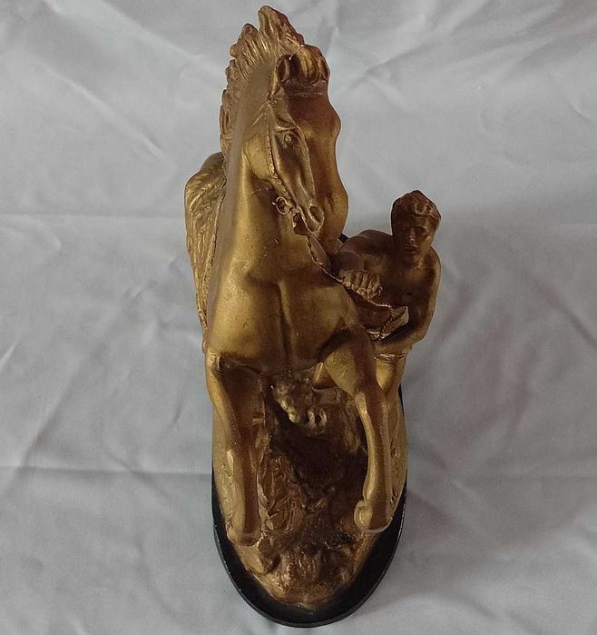 Estatua dourada com cavalo altura 41cm depois escultor francês Coustou