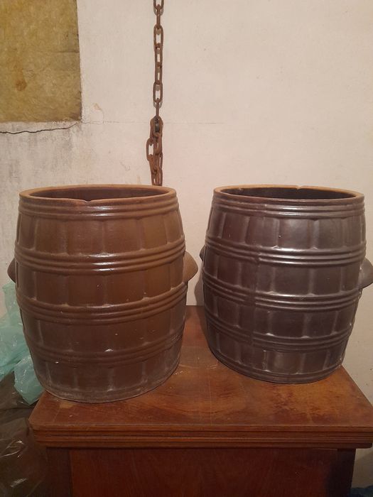 Garnek gliniany stary duży. 2 szt