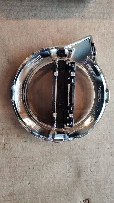 Nowy emblemat Volvo XC90 S90 V90 XC40 XC60 S60 V60