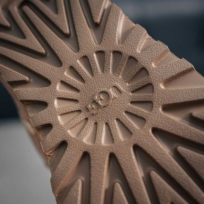UGG Lowmel Sand R.36