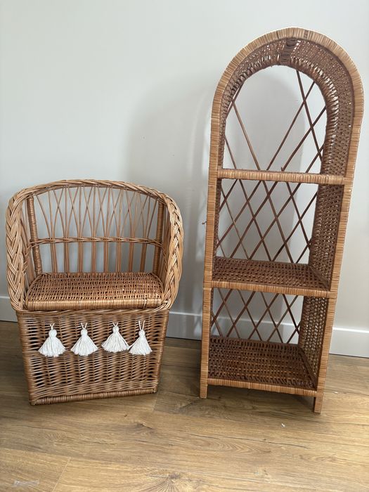 Komplet wiklinowych mebli dla dziecka regał fotelik