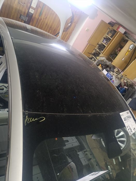 панорама задня центральна Tesla model 3