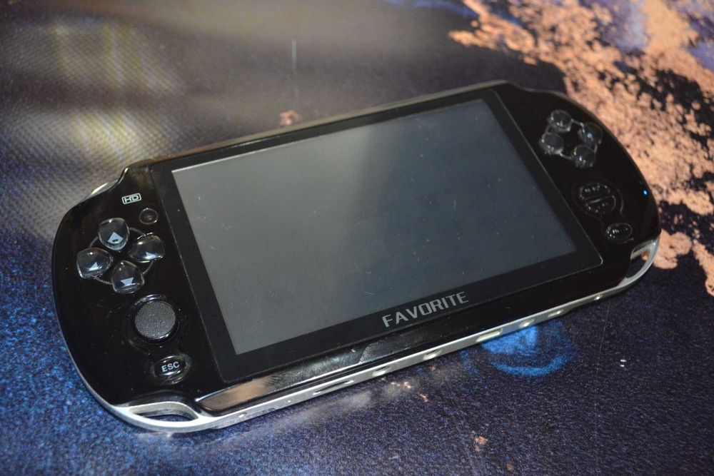 Портативная игровая консоль FAVORITE