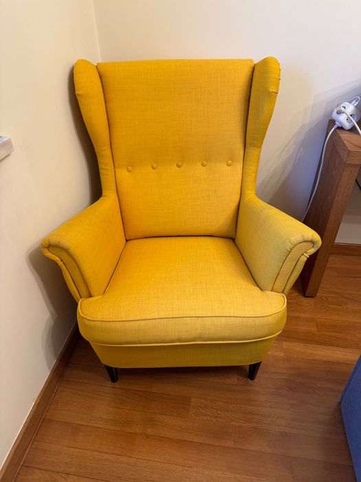 Poltrona IKEA em amarelo