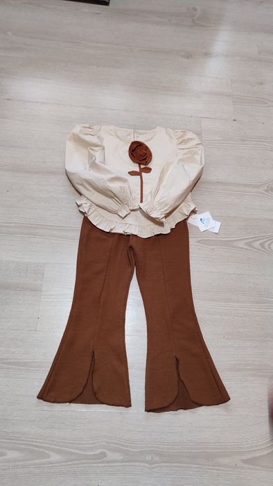 Костюм для дівчинки розмір 130,140