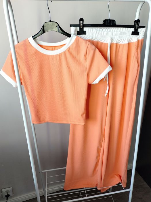 Komplet wiosenny prążek bluzka spodnie prosta nogawka r.uni