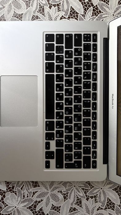 Продам Macbook Air 2017  8/256