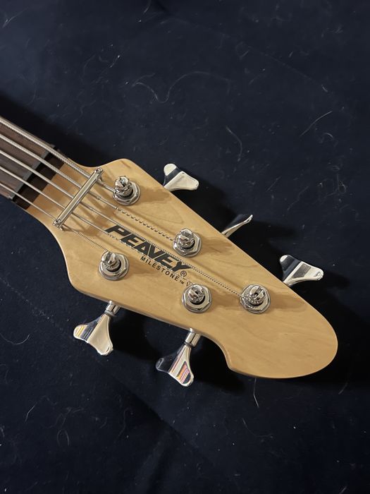 Бас гітара  Peavey Milestone V