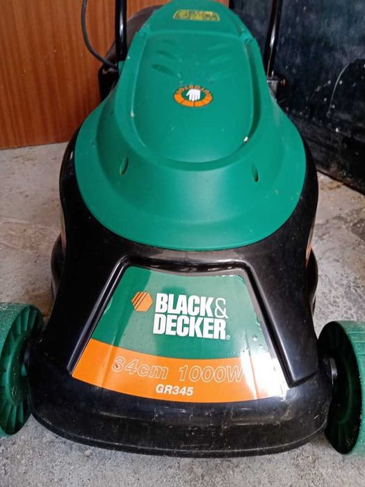 Corta Relva BLACK & DECKER GR345 Diam.34cms. Regulável em altura. Leve, ideal para pequenos espaços