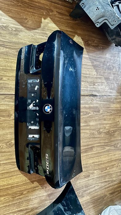 Кришка багажника BMW 5 G30 в кольорі 475 не фарбована.