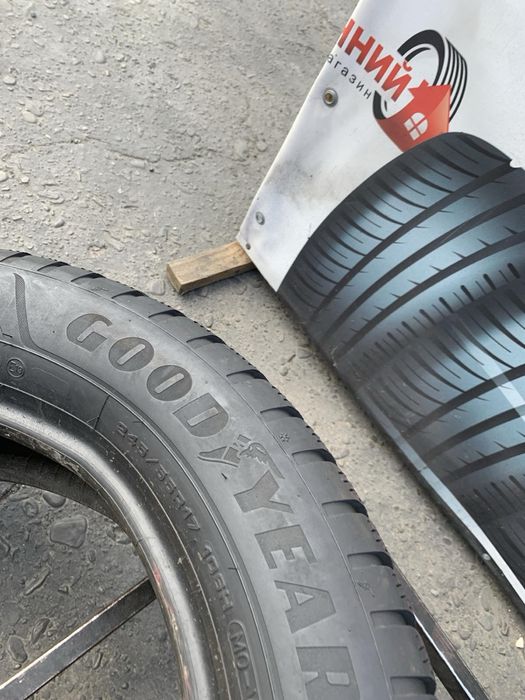 Шини 245/55 R17 пара Goodyear  8мм зима