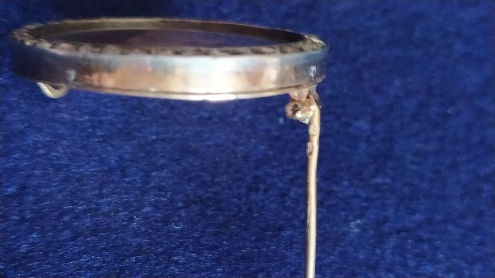 Pregadeira de ouro com prata e diamantes