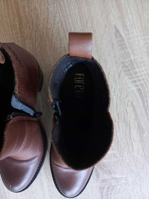 Botas Foreva em pele de salto alto