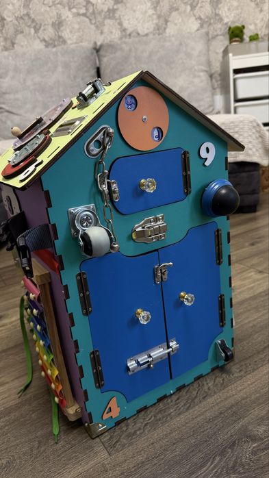 Бізіборд будиночок