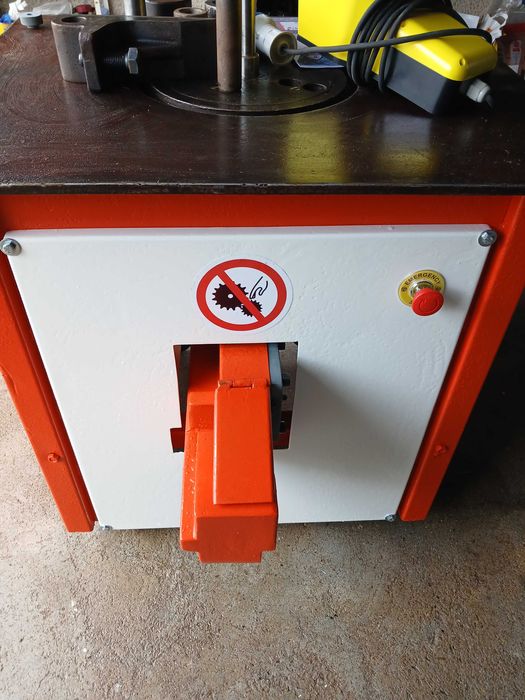 Maquina De Cortar e Dobrar Ferro 26/32