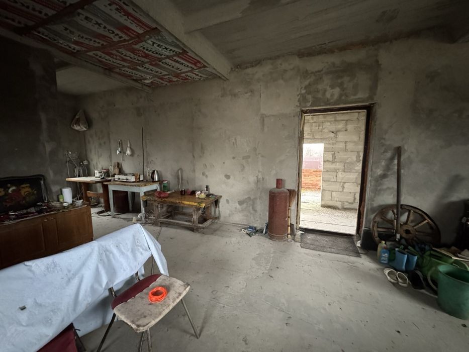 Продаж будинку біля лісу та річки