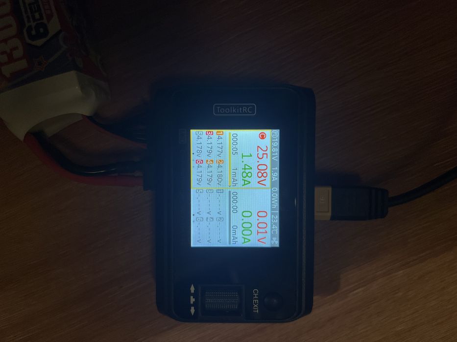 Зарядний пристрій, антени, акуми