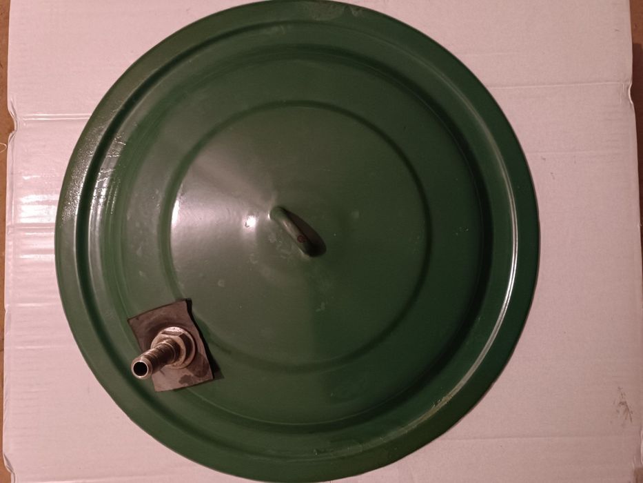 Крышки эмалированные.Кастрюля эмалированная 40 л.Таз эмалированный.