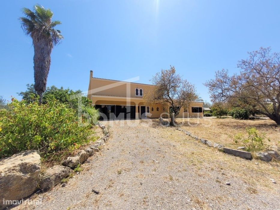 Moradia localizada na zona da Conceição de Faro, a 15min da cidade ...